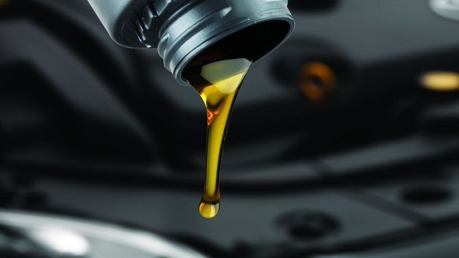 Минеральное, синтетическое, полусинтетическое: какое моторное масло заливать в вашу машину
