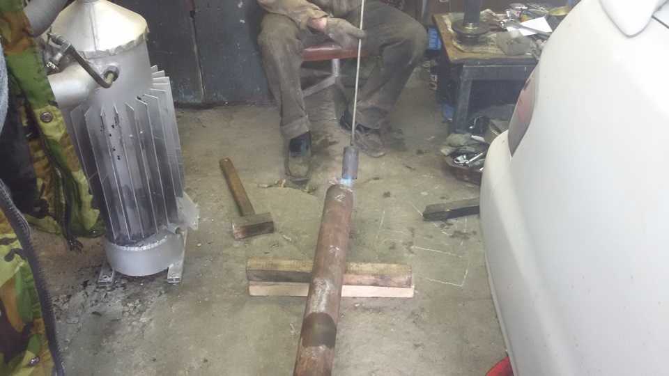 Привариваем струпицы к трубе