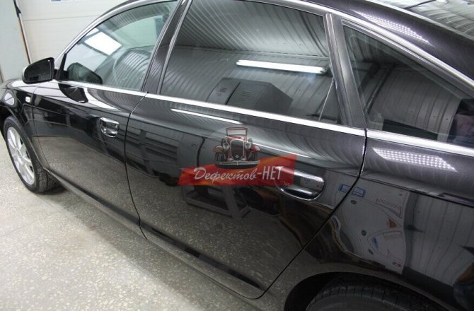 удаление царапин на двери автомобиля